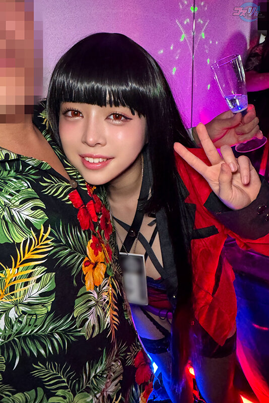 渋ハロ集合！クラブでナンパした巨乳ちゃんをコスイベの売り子に呼んだらサークル主の童貞くんの精子を搾り取るど変態痴女だった！ サンプル 4
