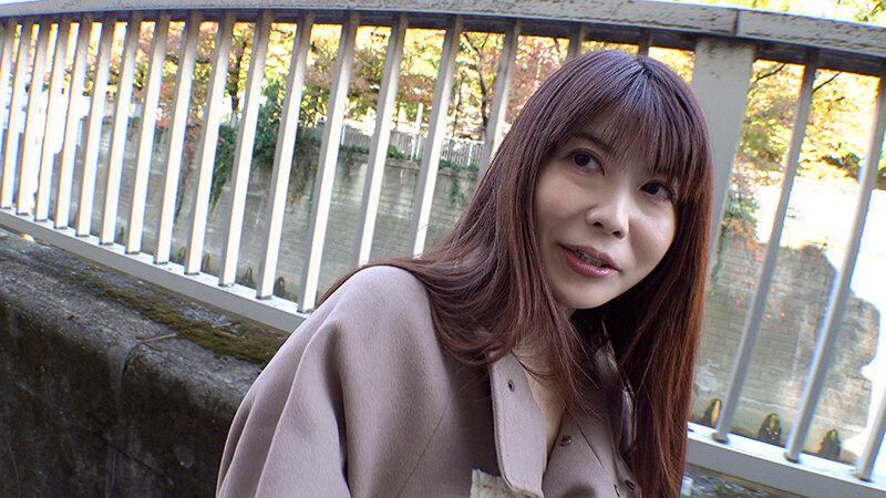 夫の指示でSEX動画を撮る熟女！！本当は恥ずかしいけれど愛する夫の指示に従う健気な嫁！プレイをする度に変態の心が芽生えて盛大に感じまくるNTRれ妻に中出し サンプル 2