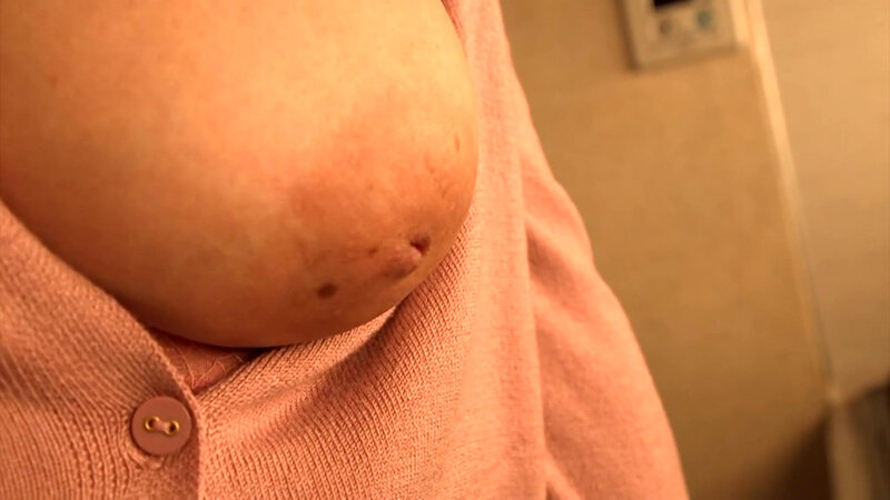 【四十路】巨乳で豊満で巨尻な母 加賀美涼子 母のオナニーとフェラ編 サンプル 11