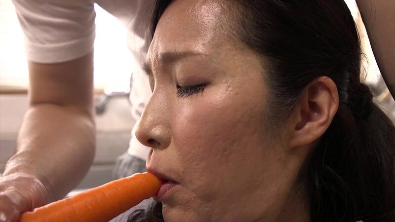 【四十路巨乳】一つ屋根の下の性交 黒木まり 母のフェラ口内発射編 サンプル 5