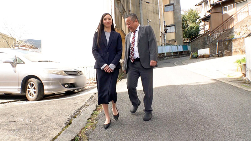温泉街で随一の美人妻！くびれスレンダー社長夫人の寝取られ中出し性交 サンプル 5