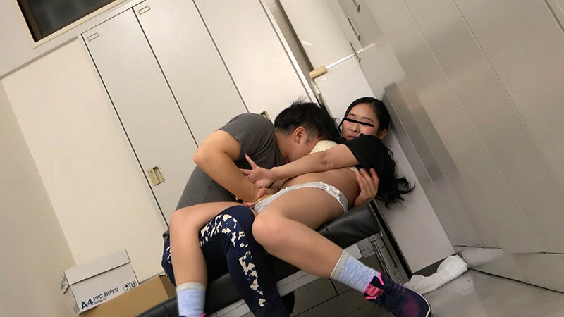 親近感の沸くジム女子たちをロッカーで白目剥くまでガン突きSEX サンプル 2