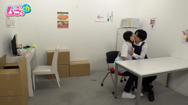 ニンゲン観察 ヤリチンイケメン店長の生チ〇ポ中出しも受け入れちゃう、恋に恋しがちな地味っこアルバイト女子 サンプル 4