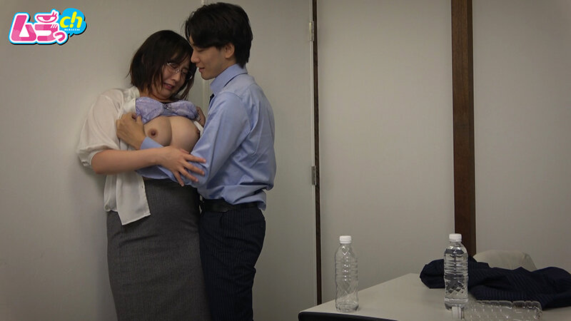 ニンゲン観察 深夜残業、新入社員の若い男の暴走ギンギンチ〇ポの性処理をさせられた爆尻女役員 サンプル 10