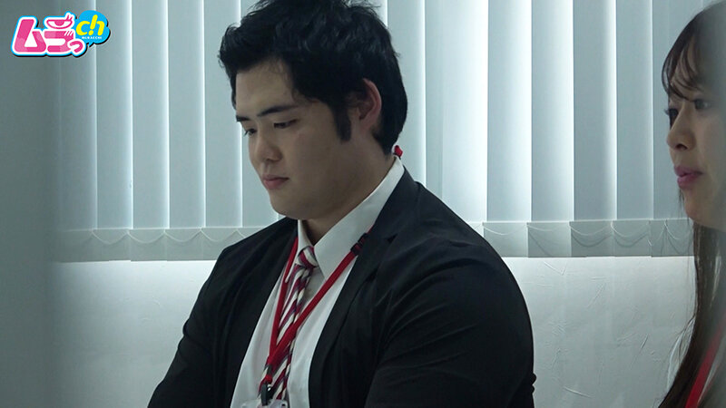 SOD男子社員 制作部 ムラっch中途社員 岩崎薫君 ガチムチマッチョ×本気潮吹き 女性の気持ちをを全く理解してない経験不足な中途社員には、とことん痴女攻めし企画を考えるためドMの悦びを学んでもらいました サンプル 1