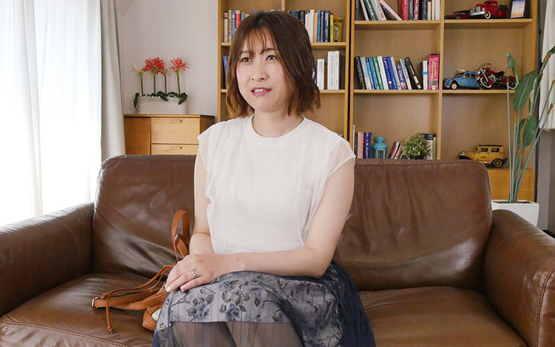 ド素人応募妻 旦那に内緒で普通のパート妻が秘めた性欲を爆発させ最後は我慢できず中出し懇願 鮎川万里香 サンプル 1