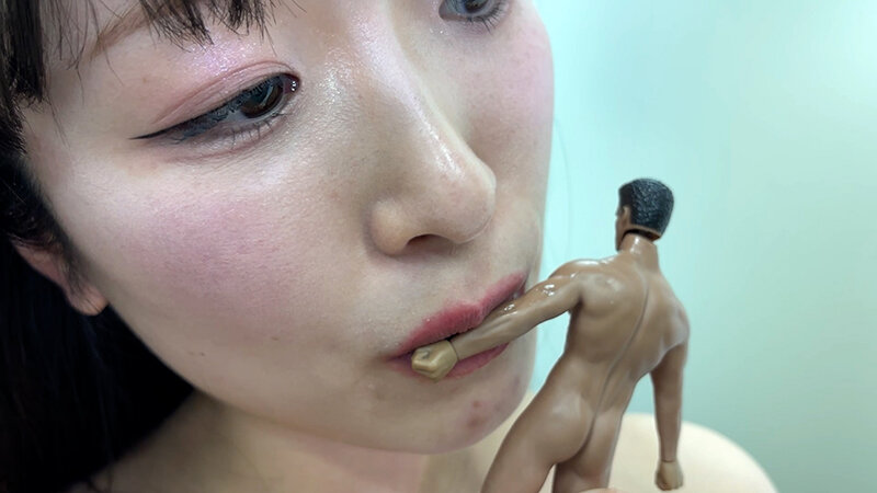 とろあまタレ目女子が唾液たっぷり舐めまわしM男人形 サンプル 7