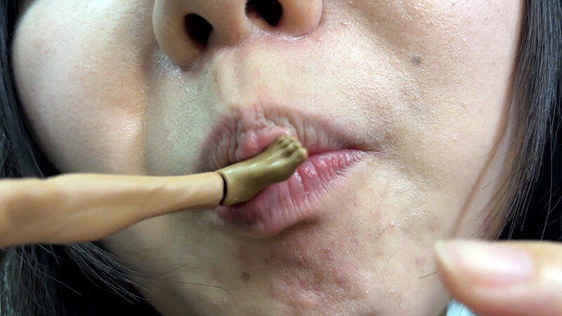 ピチャピチャASMRしてくれる女子が唾液たっぷり舐めまわしM男人形 サンプル 3