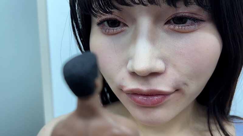 ひなみちゃんがM男人形を唾液たっぷり舐めまわす サンプル 1