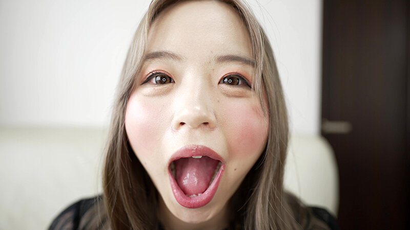 【個人撮影】菊池はる 初喉チンコ触り＆擬似フェラ体験 サンプル 2