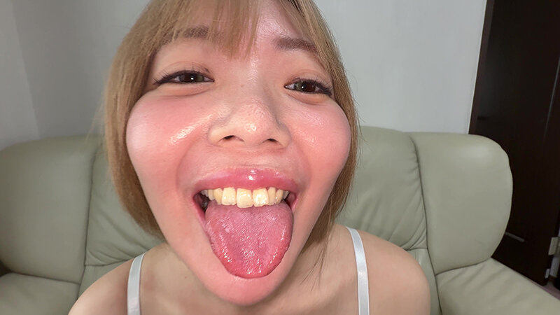 【個人撮影】朝海凪咲の初喉チンコ触り＆口内観察 サンプル 5