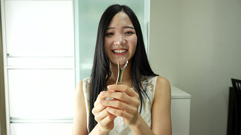 【個人撮影】桃瀬まゆの舌ブラシで「汚舌苔」採取 サンプル 3