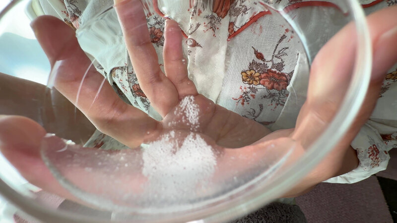 【個人撮影】浅桜エリの舌ブラシで「汚舌苔」採取 サンプル 11