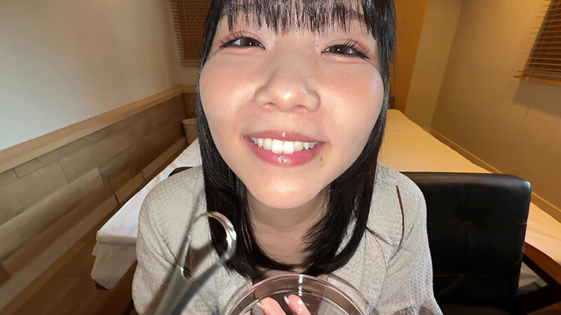 【個人撮影】音羽美鈴の舌ブラシで「汚舌苔」採取 サンプル 11