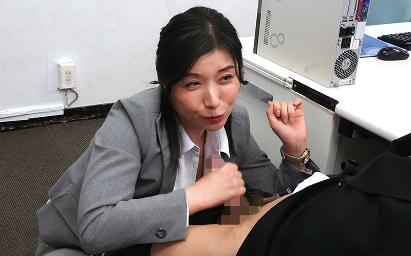 デカ尻女上司のピタパン誘惑に童貞部下が暴発寸前！我慢できずにピタパン越しの尻圧のまま即ハメ中出し！残業中の社内で何度も射精させられた 加藤ツバキ サンプル 5
