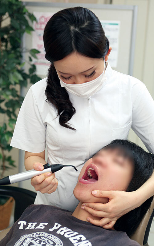 本物歯科助手さん収録！働く制服お姉さんのエロ事情を隠し撮り サンプル 1