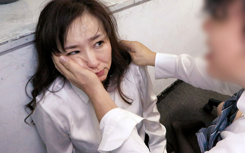 夫には死ぬまで云えません…人妻オフィスレディの不貞中出しSEX180分 サンプル 13