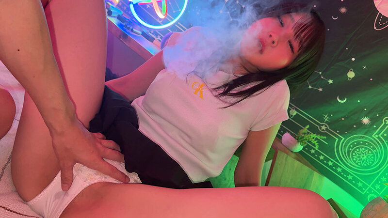 吸ってみな？飛ぶぞ！！草 乱用 フルMAX 依存性 漬けて性接待させたアイドルの卵4名 サンプル 9