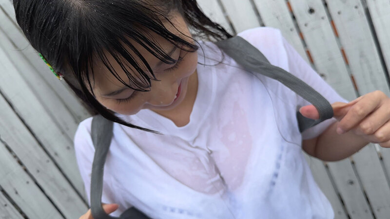びしょ濡れになって青春を楽しめ！突然のゲリラ豪雨で濡れ透けたカラダに勃起した思春期 サンプル 1