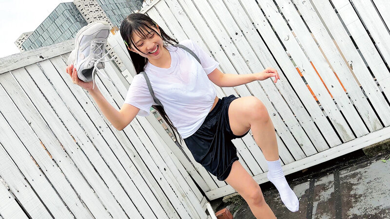 びしょ濡れになって青春を楽しめ！突然のゲリラ豪雨で濡れ透けたカラダに勃起した思春期 サンプル 3