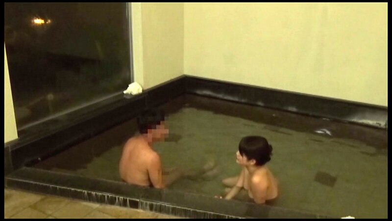 混浴温泉でおせっせされちゃう美熟女たち サンプル 1