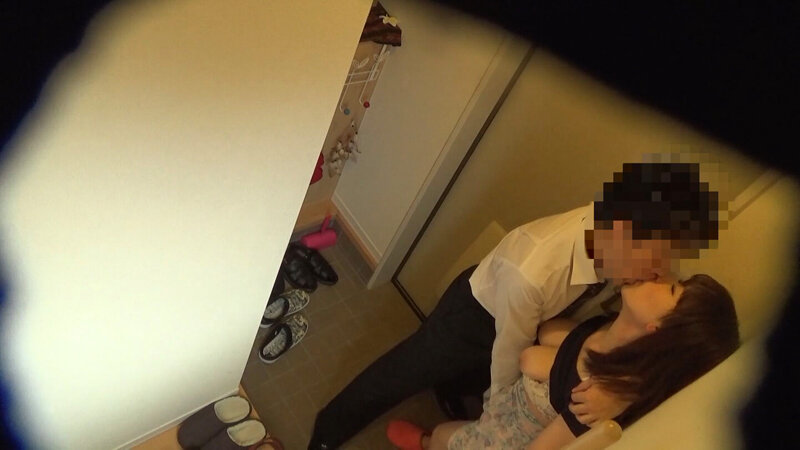 【寝取られすぎる妻】間男に跨って楽しそうに不倫セックスするなよ！ 星野ひびき サンプル 1