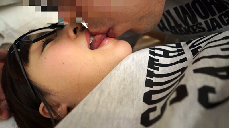地味メガネっ娘 初めての潮吹きでメス覚醒！！初めての騎乗位で痙攣絶頂！！思考回路停止！！ 宮沢ゆかり サンプル 2
