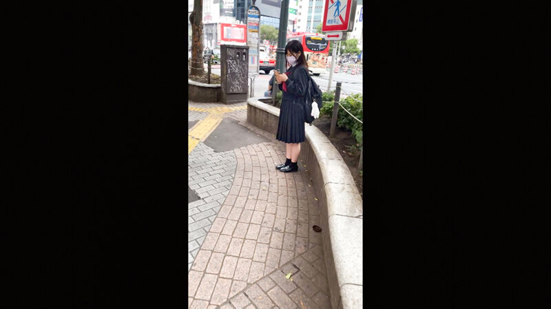 制服が似合う裏垢女子を連れ込みエッチ！！清楚な顔してドスケベな敏感マ●コをじっくり開発、若い制服ボディの膣奥に容赦なく中出し！承認欲求と性欲まみれの裏垢制服娘たちww354分 4人 サンプル 3