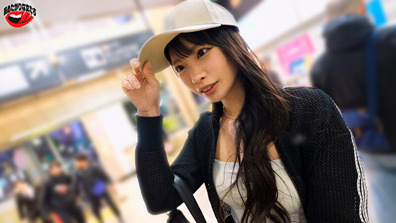 【超敏感！潮吹きキャバ嬢】おっぱい良し、お尻良し、感度良し！関西弁でイキ散らかすノリ最高のエロカワ美女！舌を巧みに使って舐めまわす唾液たっぷり極上フェラ！Gスポットを貫かれカメラまで濡らす怒涛のジェット潮噴射！【最高にシコい舐めたがりな女】 …月野江すい サンプル 1