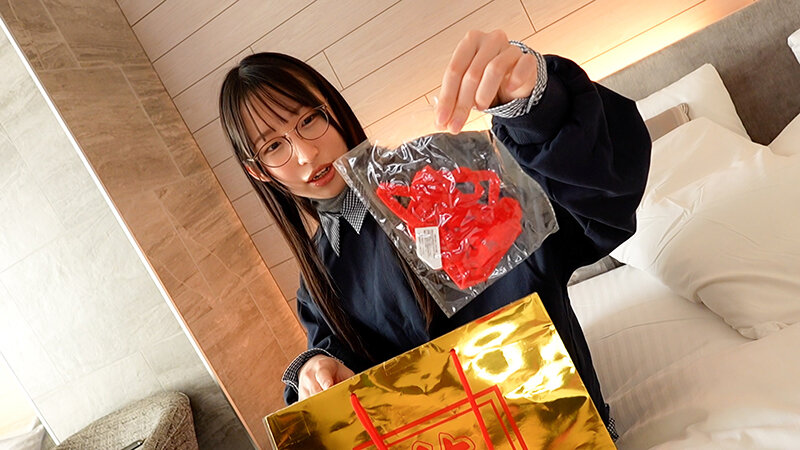 【新シリーズ】【痙攣爆イキめがね女子】東●大学に通う高学歴インテリJD！知性の裏に潜むエロへの探求心が止まらない！首●め、スパンキング、イラマチオ…ご所望の刺激的なプレイに潮吹きまくりエビ反り絶頂！天才だからこそ変態！このギャップがたまらない！！… 白鳥怜 サンプル 3