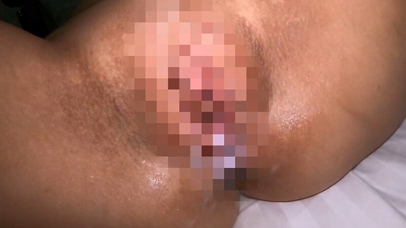 気持ち良くって腰が止まらない！暗闇でライトに浮かぶ熱い不倫旅行セックス！ サンプル 20