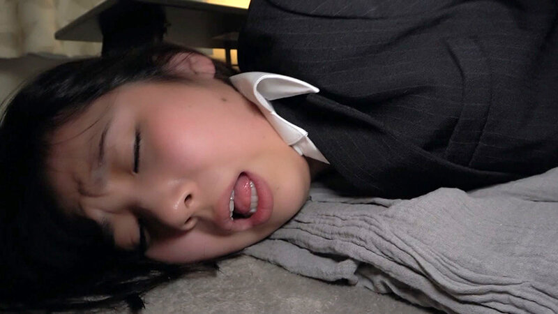 セクハラ老害ジジイの動画コレクション！かわいい系色白ショート社員を毒牙にかける！ サンプル 13