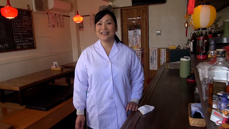 行列のできる中華屋さんの美人女将が旦那に内緒でAV出演！？人生初のカメラの前でのSEXに爆乳揺らしてぶっ飛び破廉恥性交！ サンプル 1