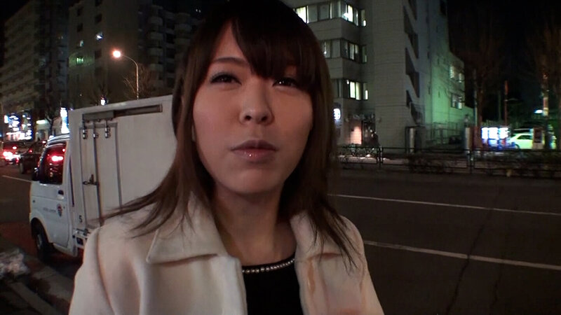 巨乳の美人若妻さん限定のエロインタビュー！旦那さんと半年セックスレスで欲求不満の股間にローター押し当て淫乱開花の3P中出し性交！ サンプル 2