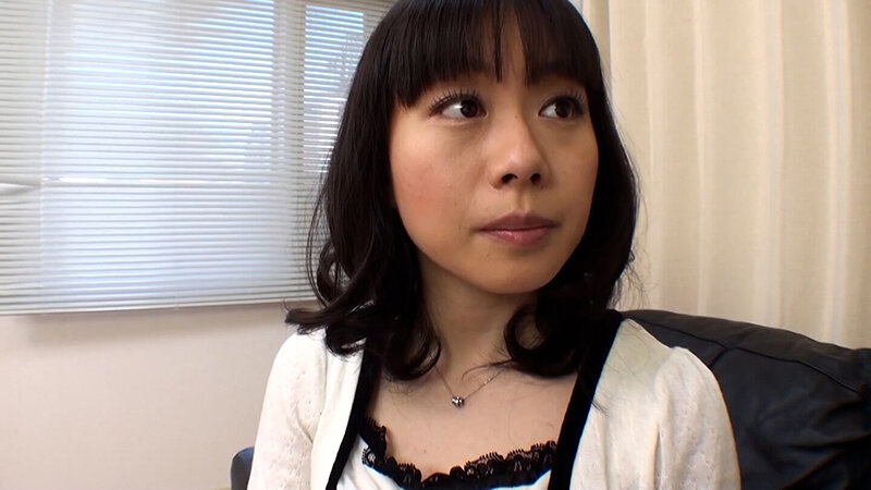清楚な雰囲気の黒髪奥さまを初めての主婦モデルにとナンパ！高額報酬を渡し目の前でセンズリ見せつけたら奥さまに中出しできるか！？ サンプル 2