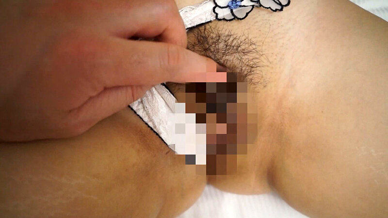 【ああ～こんな気持ちぃぃパイズリ神レベル】特殊加工無しの本物Jカップ人妻。胸の谷間の奥に潜む超敏感乳首を触りながら「あ～もう触ってる～！」とダメだけど駄目じゃない快感で全身を震わせる正直者の奥様！ サンプル 3