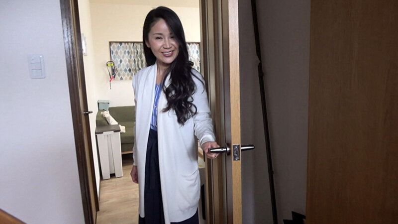 奥様のお宅訪問！自宅に現れた他人棒に「おっきい！」と目を輝かせて大喜び！ サンプル 1