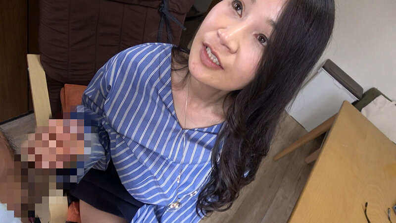 奥様のお宅訪問！自宅に現れた他人棒に「おっきい！」と目を輝かせて大喜び！ サンプル 5