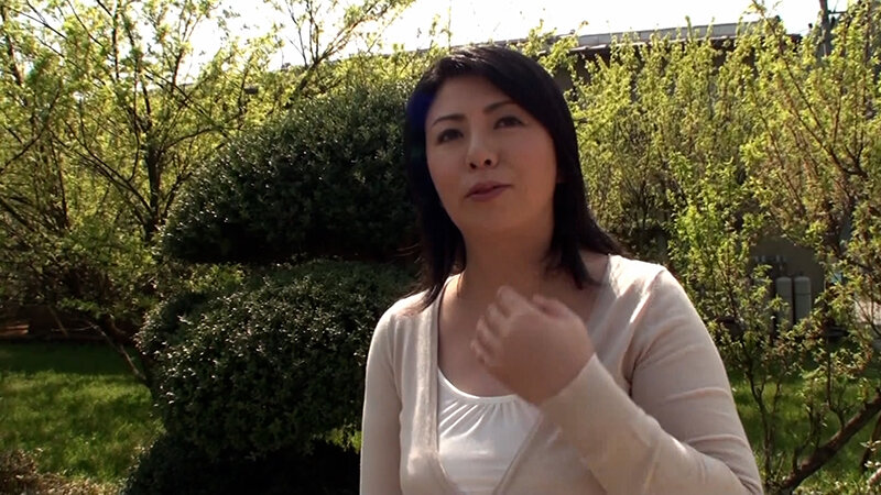 旦那さんとの関係は良好だけど…。男女としての性欲が湧かない、でもエッチがしたい！とAVに応募して来た九州の黒髪美熟女さんの初撮り中出しSEX！ サンプル 1