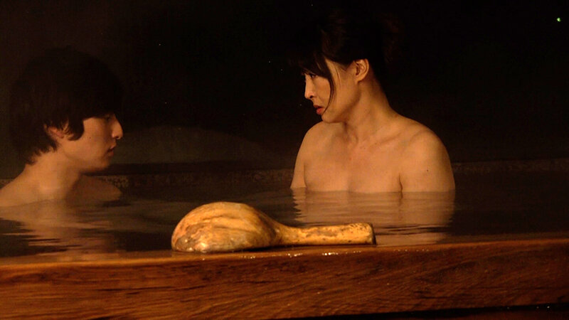 離れて暮らす母に一途な思いをぶつける愚息。そんな思いに揺れ肉欲性交に溺れるふたり…。 サンプル 2