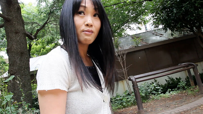 よくエロそうと言われるけどほんとにエロいんです。密着セックスがしたくて嵌め撮りAVに応募して来た黒髪巨乳熟女の濃厚淫乱SEX！ サンプル 1