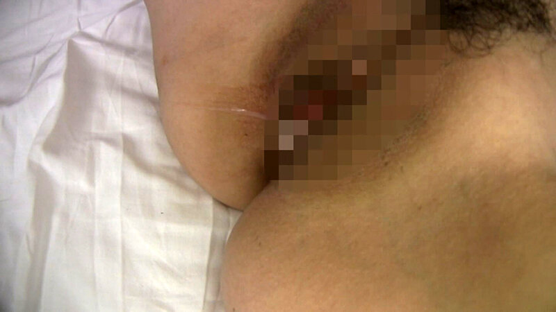 アンケートにやってきたのにぐいぐい迫られ大興奮！欲求不満のセレブ熟女！ サンプル 15