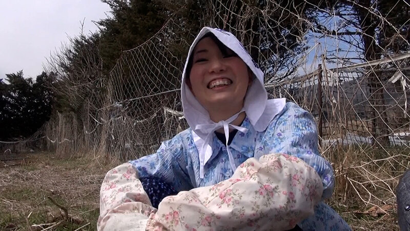 離婚後に独り身で田舎暮らしを満喫してる美熟女さんがひと肌恋しくAV出演！カメラの前で嬉し恥ずかし官能SEX！ サンプル 2
