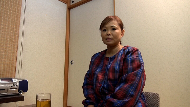 サツマイモ農家を営む熟女さん、7年前に旦那さんを亡くして悶々とした日々を解消する為、AVセックスで快楽絶頂イキ！ サンプル 2
