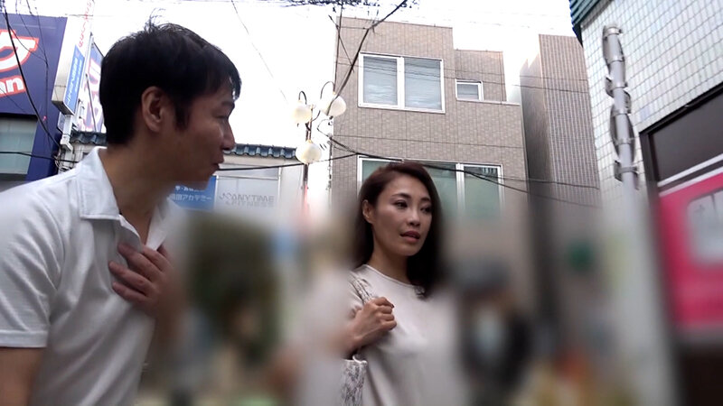 ナンパするなら地元の商店街の奥様が一番！普通の奥様は平凡な生活にひと時の刺激を求めて家族にも見せた事のないはしたない喘ぎでイキまくる！ サンプル 1