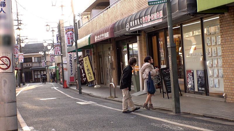 小さな商店街でひとり買い物途中の奥様をナンパしてみたら…。欲求不満の奥様をヤリ部屋に誘い嵌めまくりの淫乱性交！ サンプル 1