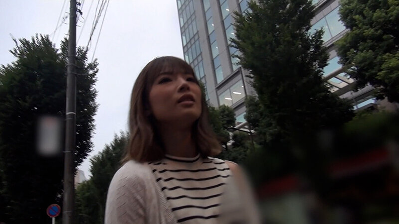 まだ明るい時間から千鳥足のお姉さんをナンパしてみたらチョロ過ぎた！男の家について来てノリパコ中出しSEX！ サンプル 1