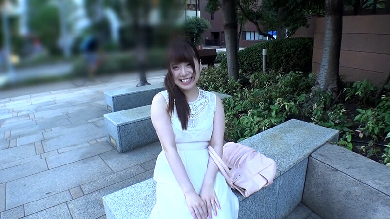 昼下がりの公園でひとりご機嫌なお姉さんをお持ち帰り！？ヤリタイ盛りの好きモノ娘とノリパコ淫乱FUCK！ サンプル 1