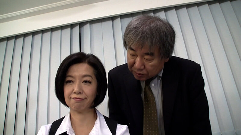 「社長それは…」と言いながらもアソコを濡らす女の性。残業時間の快楽セックスミーティング！ サンプル 1
