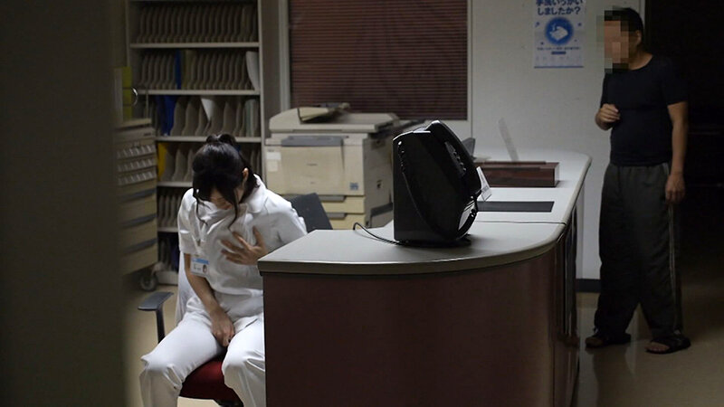 欲求不満な美人ナースの誘惑！患者さんのザーメンを抜いてあげるのもお仕事です！ サンプル 1